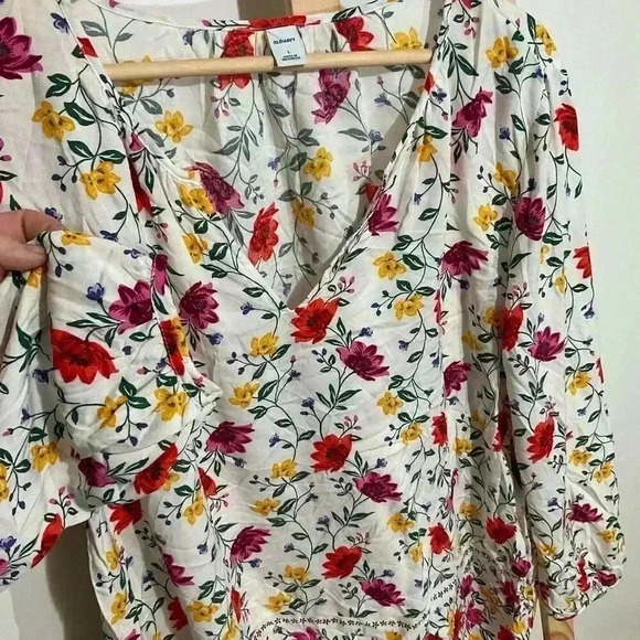 Old navy Floral Blouse v-neck Women’s Size Large - Picture 2 of 6